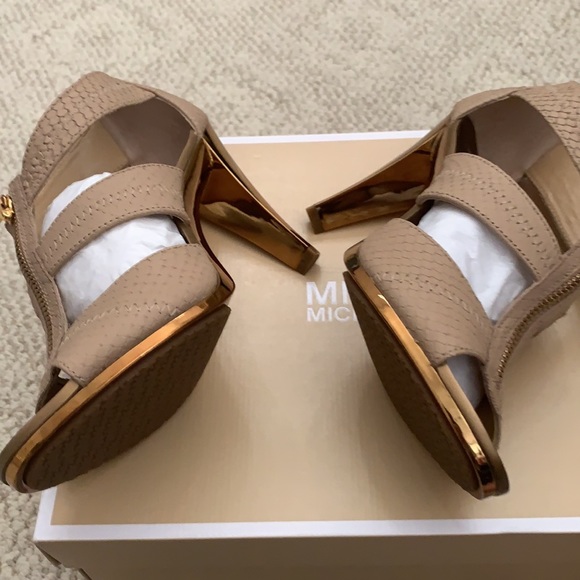 *NWOT Michael Michael Kors heels - Picture 2 of 4
